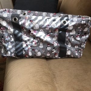 Thirty-one snow men tote